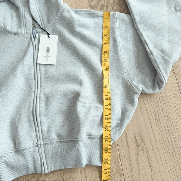 NWT 129052 Aritzia perfect crop heather chrome S - Picture 4 of 5